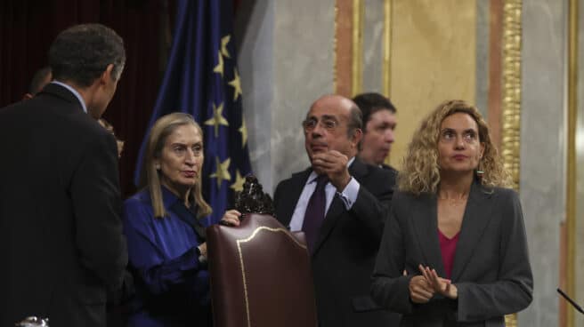 MADRID, 24/11/2022.- La presidenta del Congreso, Meritxell Batet (d), durante la última jornada de debate y votación de los presupuestos en el pleno del Congreso, este jueves. El Congreso de los Diputados ha aprobado hoy el proyecto de Presupuestos Generales del Estado para 2023 por una amplia mayoría de 187 votos, con lo que el texto pasa al Senado para continuar su tramitación. EFE/ Kiko Huesca