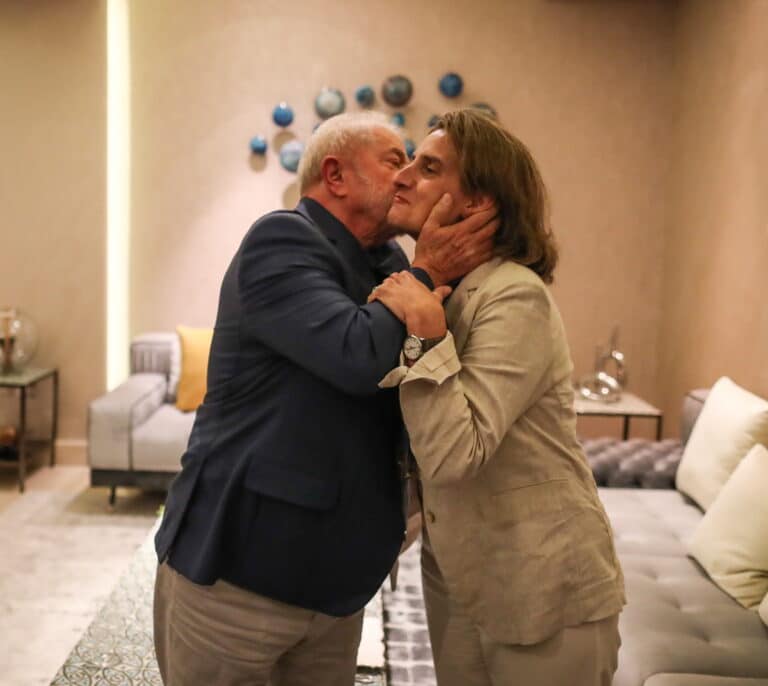 Besos y arrumacos de Lula da Silva y Teresa Ribera en la COP27