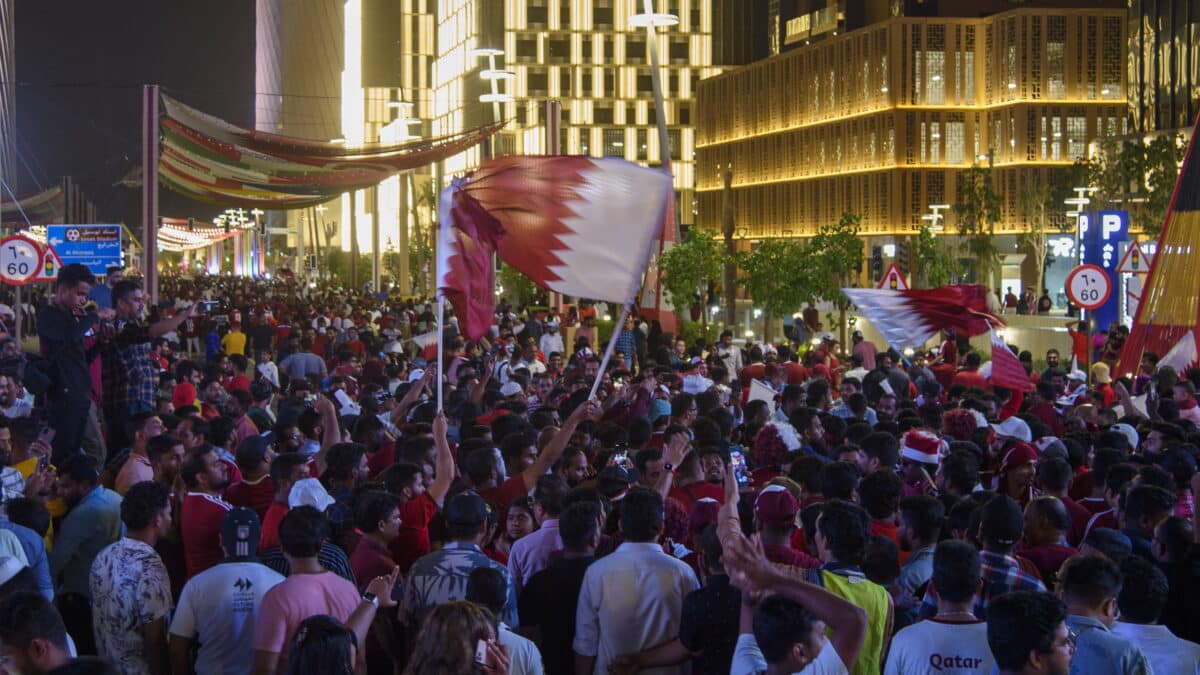 Aficionados del Mundial a las puertas del Lusail, estadio de la final