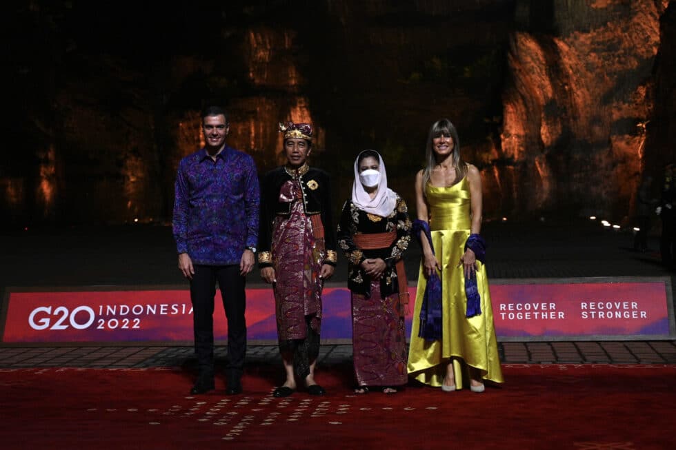 Los presidentes de España y de Indonesia, con sus respectivas esposas, en Bali.
