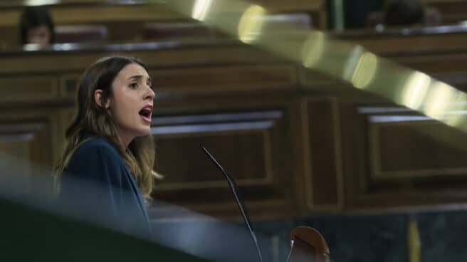 La ministra de Igualdad, Irene Montero, interviene durante el pleno del Congreso