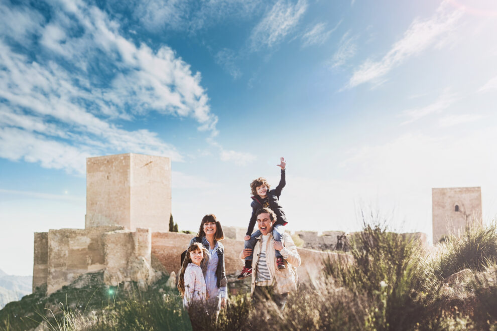 Diez planes para un otoño cálido en la Región de Murcia. El castillo de Lorca es uno de los más grandes y mejor conservados de España.