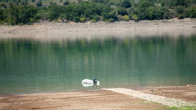 Los embalses siguen muy secos a la espera de las próximas lluvias Las reservas de agua de los nueve embalses de las cuencas internas de Cataluña y de los diez embalses del territorio catalán que dependen de la Confederación Hidrográfica del Ebro continúan bajando a la espera de las próximas lluvias.