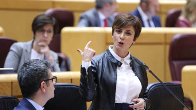 MADRID, 15/11/2022.- La ministra de Política Territorial y portavoz del Gobierno, Isabel Rodríguez interviene en el pleno del Senado, este martes. EFE/ Kiko Huesca