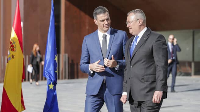 El presidente del Gobierno, Pedro Sánchez, y el primer ministro rumano, Nicolae Ciuca, presiden la primera cumbre bilateral entre España y Rumanía. El presidente del Gobierno, Pedro Sánchez, y el primer ministro rumano, Nicolae Ciuca, presiden la primera cumbre bilateral entre España y Rumanía.
