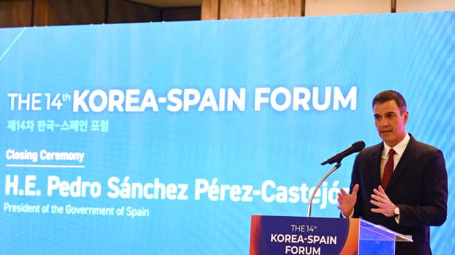 La Tribuna Corea-España concluye con el compromiso de mayores intercambios SEÚL (COREA DEL SUR), 17/11/2022.- El presidente del Gobierno, Pedro Sánchez, da un discurso durante la ceremonia de clausura de la decimocuarta edición de la Tribuna Corea-España, este jueves, en un hotel en Seúl. EFE/ Pool Moncloa/Borja Puig de la Bellacasa SOLO USO EDITORIAL/SOLO DISPONIBLE PARA ILUSTRAR LA NOTICIA QUE ACOMPAÑA (CRÉDITO OBLIGATORIO)