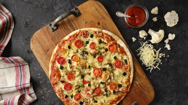 Imagen de una pizza de verduras