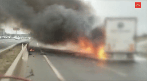 Fuertes retenciones en la M50 por el incendio de un camión