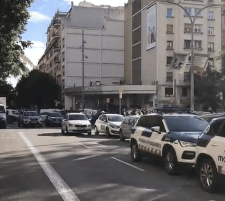 Encuentran el torso de un cadáver en una maleta dentro de un contenedor en Barcelona