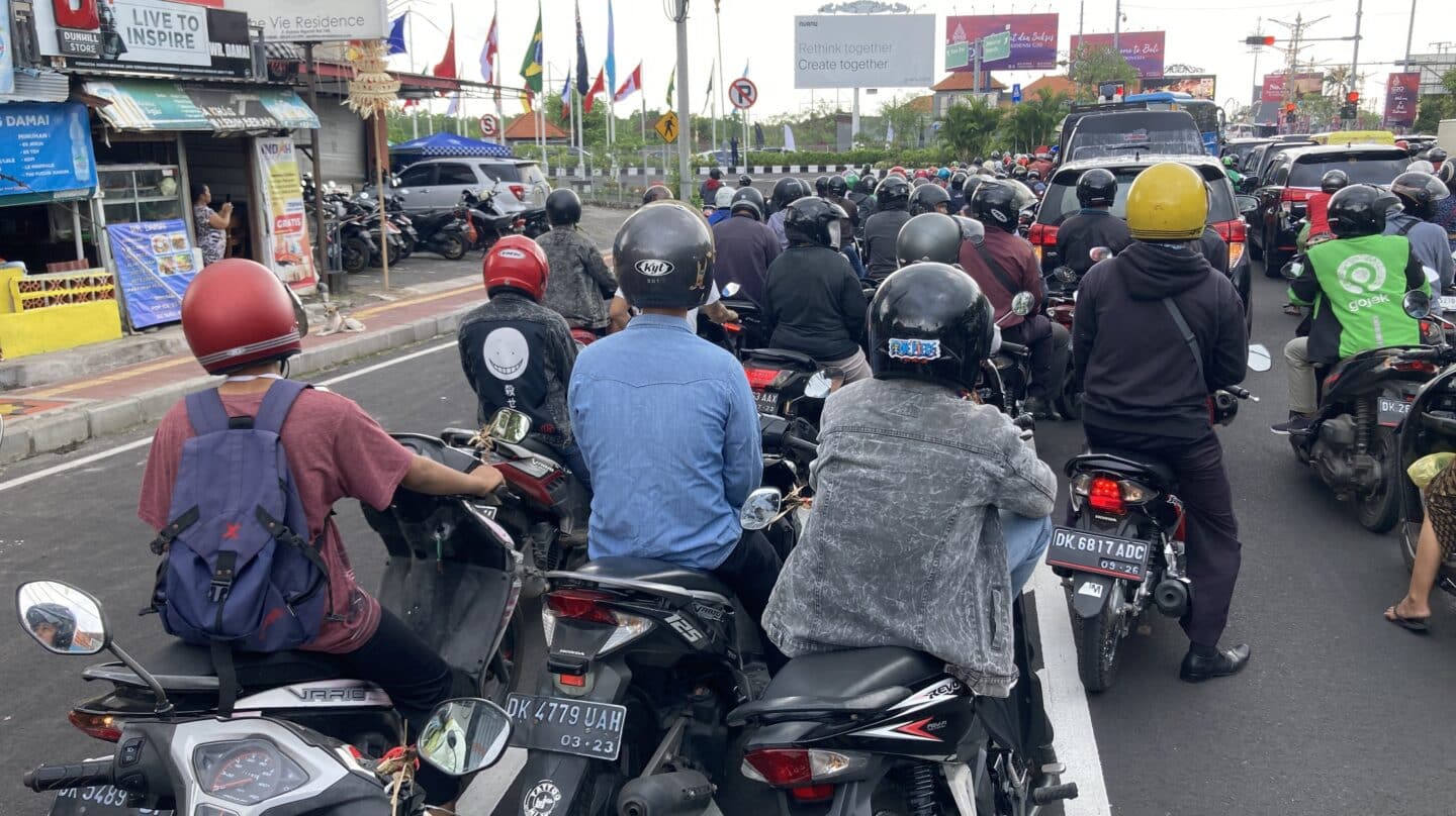 Al G20 en moto: el otro lado de la cumbre de Bali