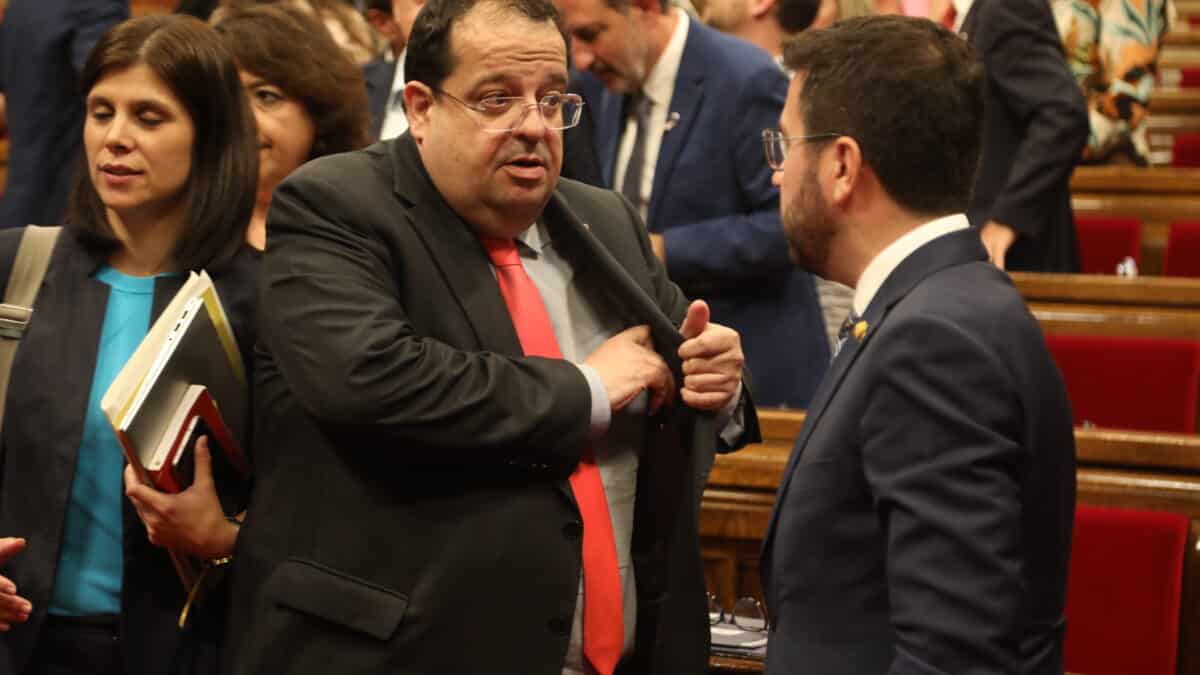 El Parlament reprueba al consejero de Interior por la gestión de los Mossos