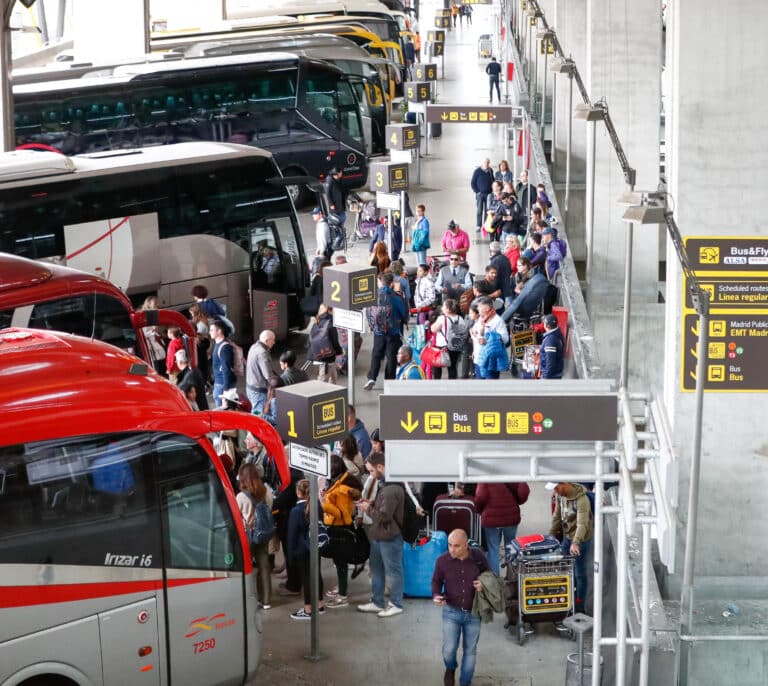 El Gobierno estudia imitar al ferrocarril y abrir líneas de autobús a la competencia