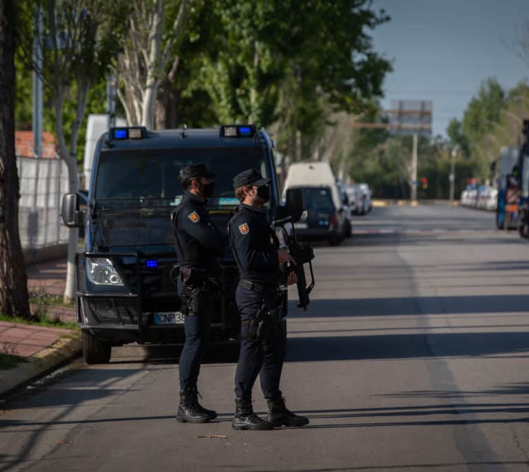 Dos menores se jugaron a piedra, papel o tijera quién presuntamente violaba antes a una joven de 15 años