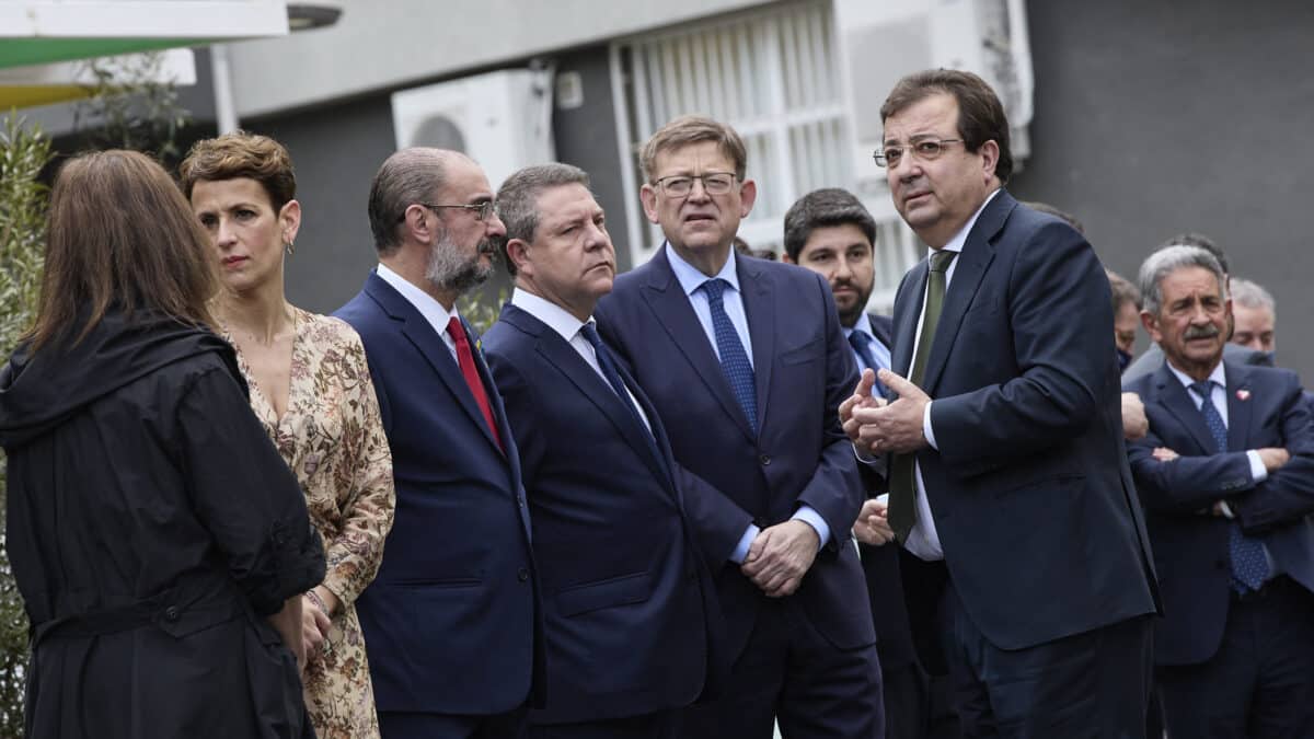 El CIS autonómico pone en riesgo Extremadura y La Rioja para el PSOE y hunde a Revilla en Cantabria