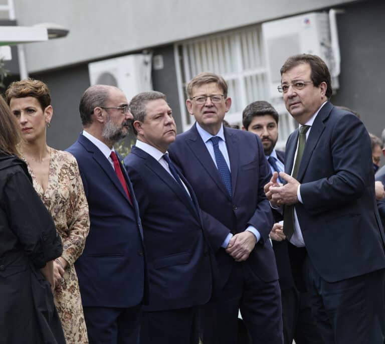 El CIS autonómico pone en riesgo Extremadura y La Rioja para el PSOE y hunde a Revilla en Cantabria