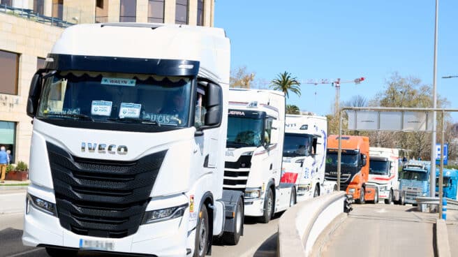 Varios camiones participan en una marcha tras la huelga de transportes del pasado marzo.