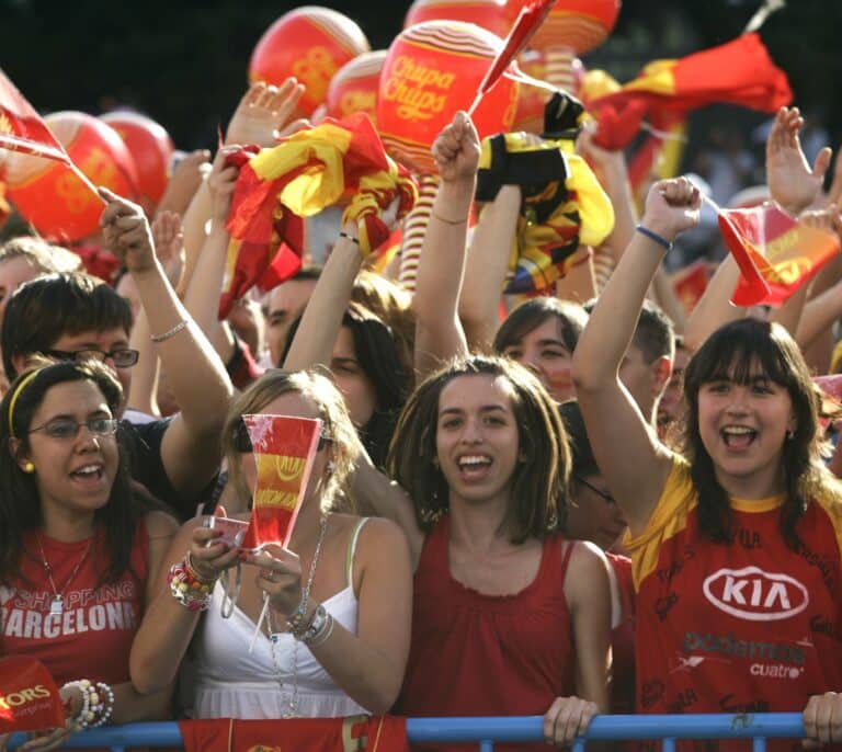 La plataforma 'Madrid con la selección' pide a Ayuso y Almeida pantallas gigantes para ver el Mundial