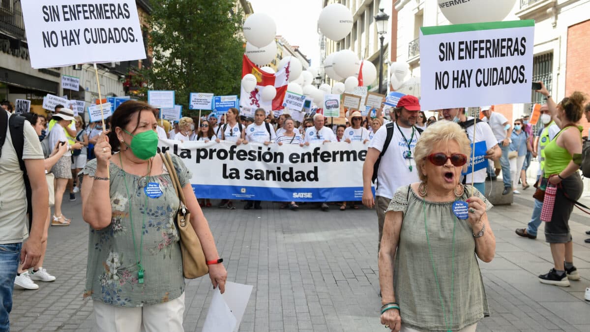 Manifestación de enfermeros contra el “abandono” de la Sanidad.