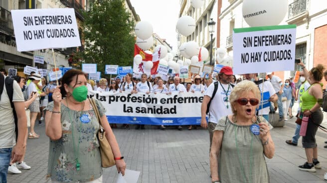 Manifestación de enfermeros contra el “abandono” de la Sanidad.