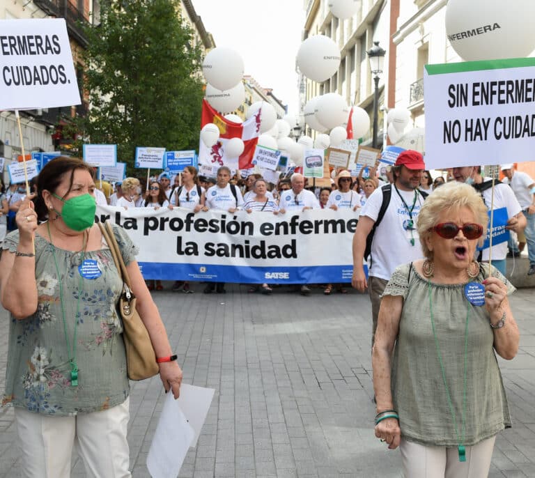 Suspenso para la gestión sanitaria del Gobierno y los partidos, según una encuesta del sindicato Satse