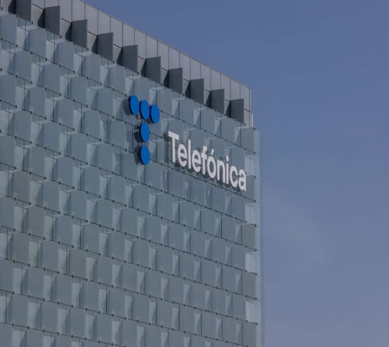 Terremoto bursátil de Telefónica: Vodafone le roba su principal cliente en Alemania y sus acciones caen un 7%