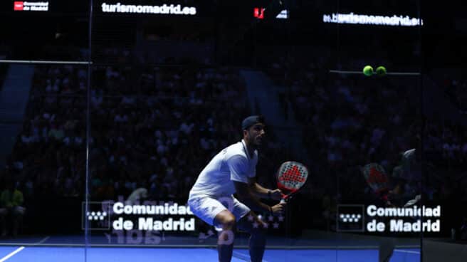 Cinco países miembros de la Federación Internacional de Pádel, afectados por la invitación de Qatar al Mundial Alejandro Galán de España en acción durante el partido de dobles con Juan Lebron de España contra Francisco Navarro de España y Martin Di Nenno de Argentina durante la Final de Madrid Premier Padel P1 2022