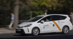 Un médico salva la vida de un taxista tras sufrir un infarto cuando le llevaba a su puesto de trabajo en el hospital