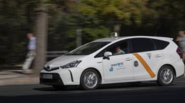 Un médico salva la vida de un taxista tras sufrir un infarto cuando le llevaba a su puesto de trabajo en el hospital