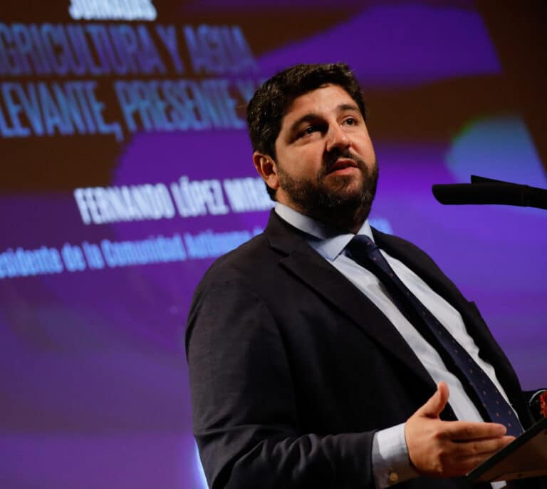 López Miras pone pie en pared y apunta a elecciones: "La situación en Murcia no es la de Aragón"