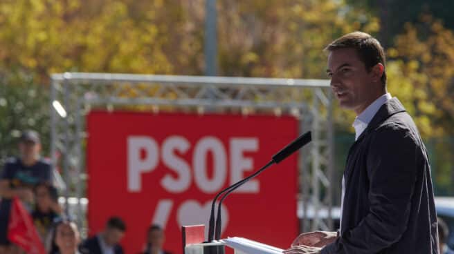 Pedro Sánchez retoma la gira del PSOE en Getafe El candidato del partido socialista a la presidencia de la Comunidad de Madrid y secretario general del PSOE madrileño, Juan Lobato, interviene en un acto político de los socialistas, en el polideportivo Juan de la Cierva, a 8 de octubre de 2022, en Madrid (España). En este acto el presidente del Gobierno retoma hoy la gira de actos que tiene previsto desplegar el partido socialista dentro de la campaña 'El Gobierno de la Gente', hasta final de año y que tuvo que interrumpir tras haber dado positivo en covid-19. Esta campaña se produce de cara a las elecciones municipales y autonómicas.