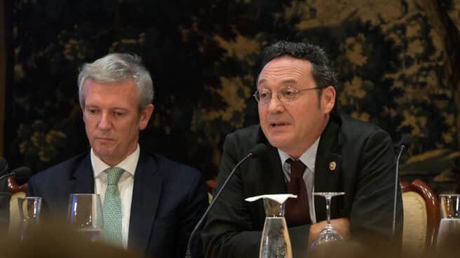 La Unión Progresista de Fiscales también censura las "descalificaciones" de Montero y defiende el criterio de los jueces El presidente de la Xunta de Galicia, Alfonso Rueda (i) y el fiscal general del Estado, Álvaro García Ortiz (d), en la celebración del 40º Aniversario del Estatuto Orgánico del Ministerio Fiscal en el Pazo de Mariñán