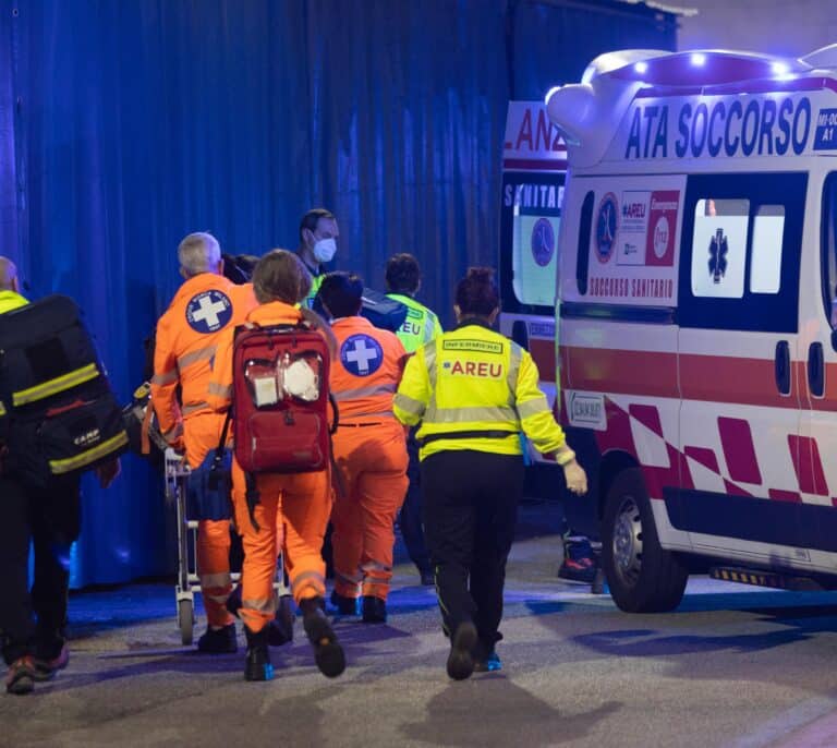 Herido un hombre en estado crítico tras ser tiroteado mientras conducía en Sevilla