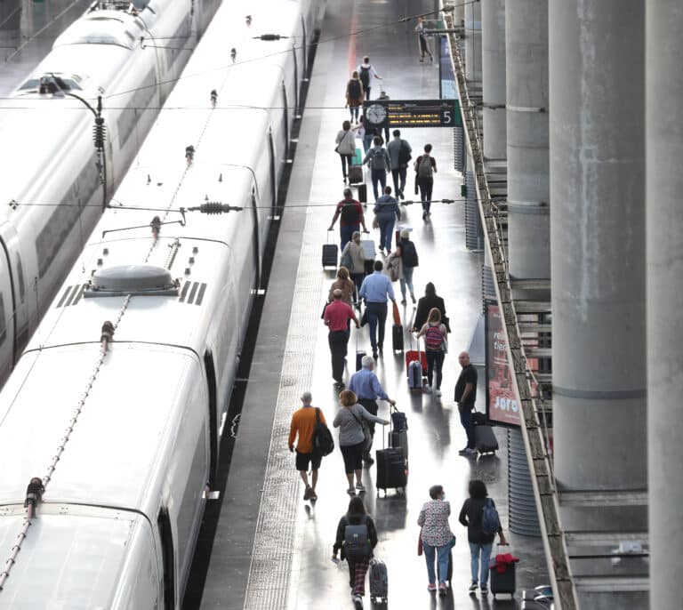 Renfe destituye a los responsable de la línea Madrid-Extremadura por "concatenación de errores"