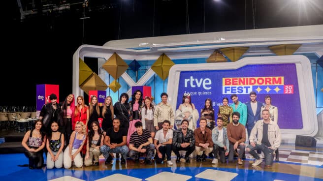 Todos los artistas seleccionados para el Benidorm Fest 2023 posan para los medios gráficos en la presentación de Radio Televisión Española (RTVE)