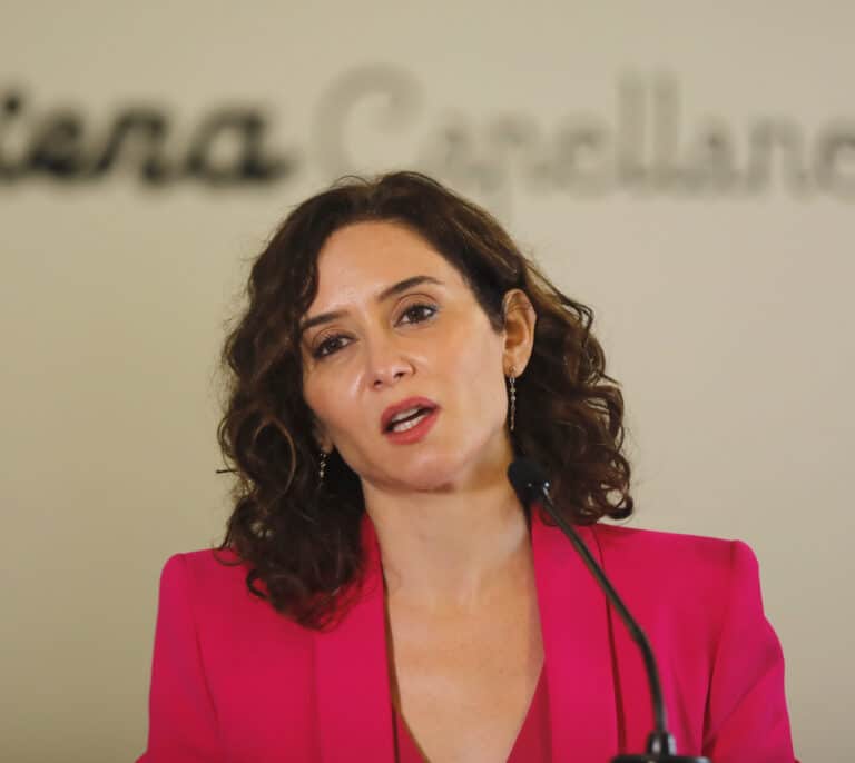 Ayuso critica el impuesto a la banca de Sánchez: "No es buena idea porque empobrecerá masivamente"