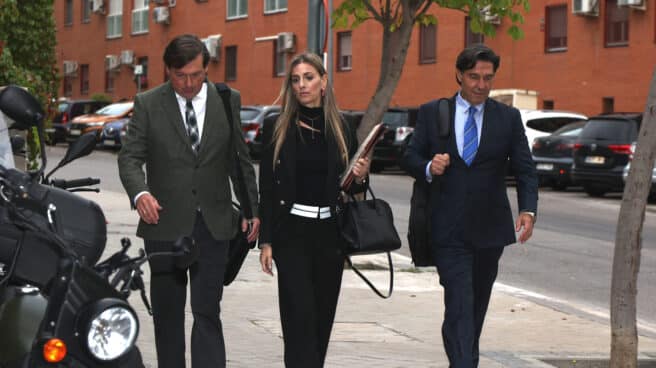 El actor Luis Lorenzo y su mujer, Arantxa Palomino, declaran en los juzgados por la muerte de la tía Isabel El actor Luis Lorenzo y su mujer, Arantxa Palomino, declaran en los juzgados por la muerte de la tía Isabel