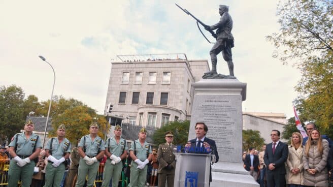 El alcalde de Madrid, José Luis Martínez-Almeida, interviene en la inauguración de la Estatua al Legionario