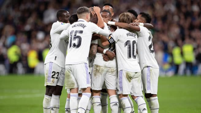 Toni Kroos del Real Madrid celebra un gol con sus compañeros durante la liga española, la Liga Santander,