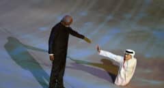 Morgan Freeman (85 años y con guante), en su papel más polémico en Qatar