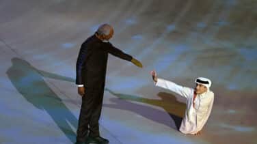 Morgan Freeman (85 años y con guante), en su papel más polémico en Qatar