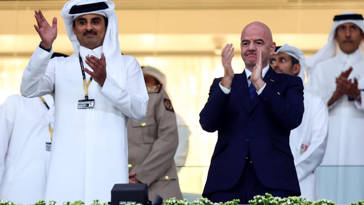El emir de Qatar, Sheikh Tamim bin Hamad Al Thani, y el presidente de la FIFA, Gianni Infantino, en la inauguración del Mundial.