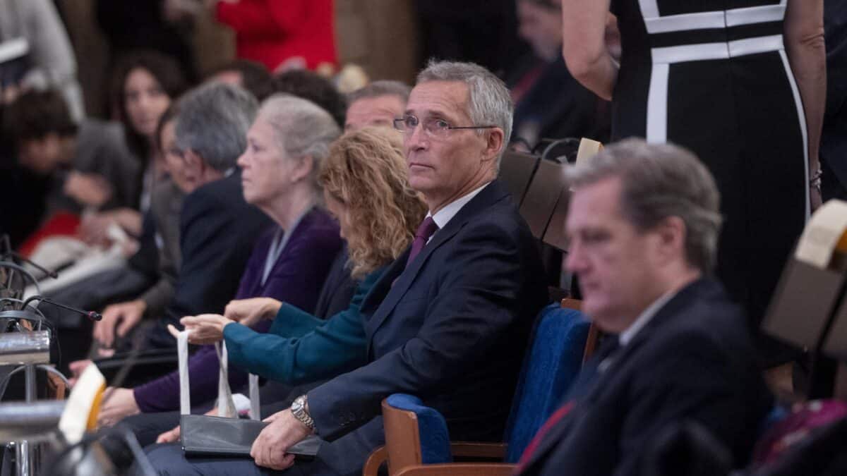 Stoltenberg pide más inversión militar de la OTAN y avisa: "El 2% del PIB en defensa no es un techo, es un umbral"