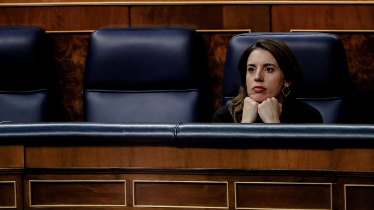 La ministra de Igualdad, Irene Montero, durante una sesión plenaria en el Congreso de los Diputados