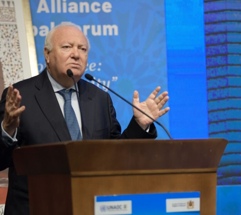 Silencio de Moratinos ante la muerte de un opositor español en Guinea Ecuatorial tras ensalzar la “democracia” de Obiang