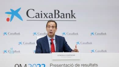CaixaBank gana 855 millones de euros, un 21,1% más a pesar del impuesto