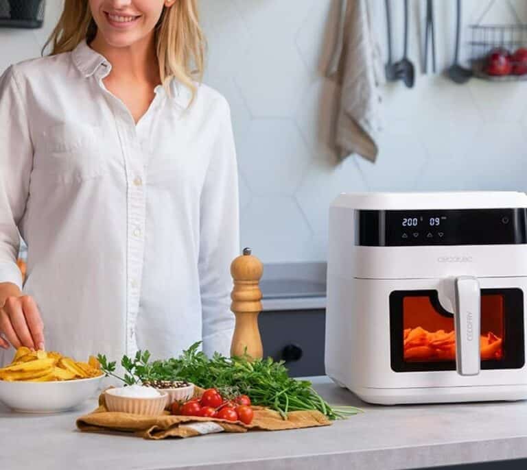 ¡Ofertón Cyber Monday 2022!: Esta freidora sin aceite de Cecotec ¡está casi a mitad de precio!