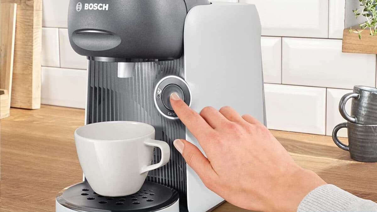 Esta cafetera de cápsulas de Bosch tiene un descuento un 55% en