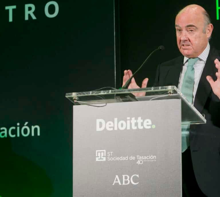 Guindos advierte al Gobierno: "Hay que evitar el conflicto entre la política monetaria y fiscal"