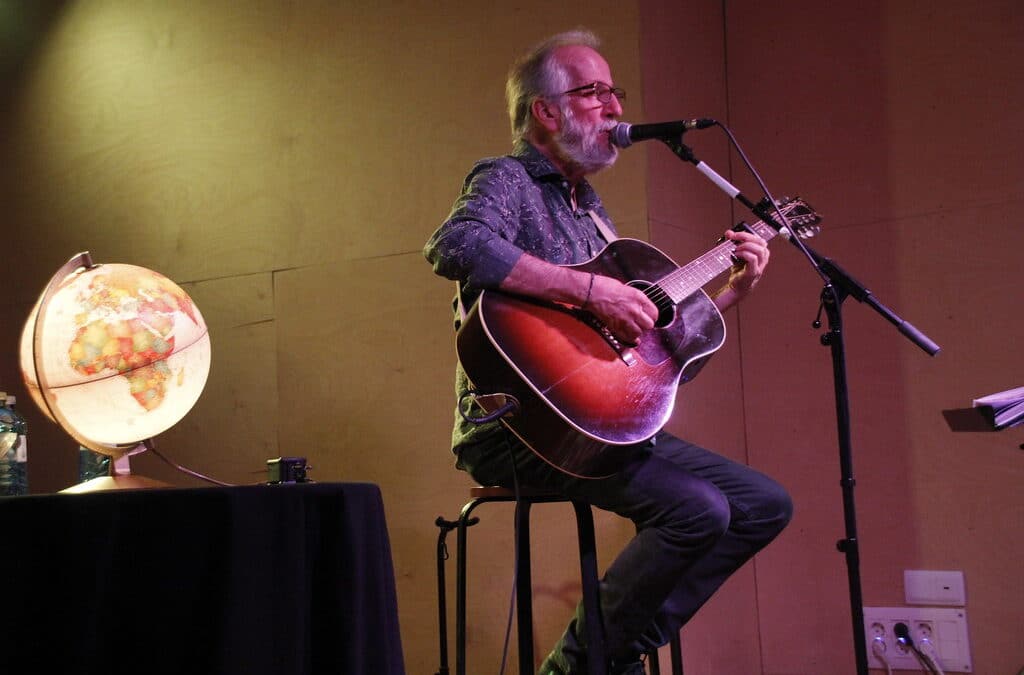 Pancho Varona durante un concierto