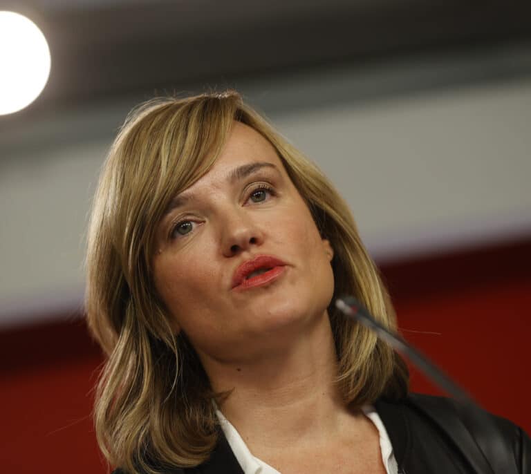 Gobierno y PSOE salen en tromba contra las "ayusadas" de la líder madrileña y su "desmantelamiento de la sanidad pública"